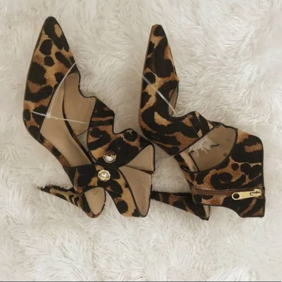 Brand new fur with pearls classy heel! Make an offer! - Picture 14 of 15